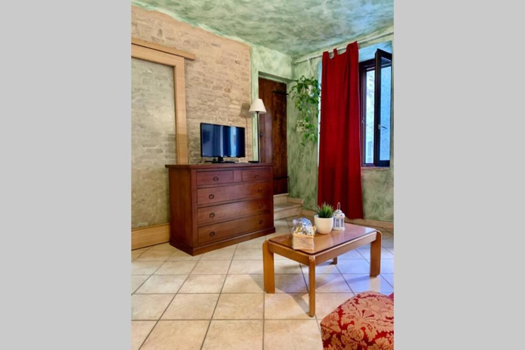 La Grotta - Casa Con Grotta Sotterranea Apartamento Monterubbiano Exterior foto